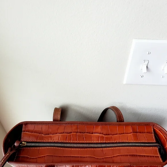 DOONEY AND BOURKE women's shoulder/handheld purse - Picture 5 of 6